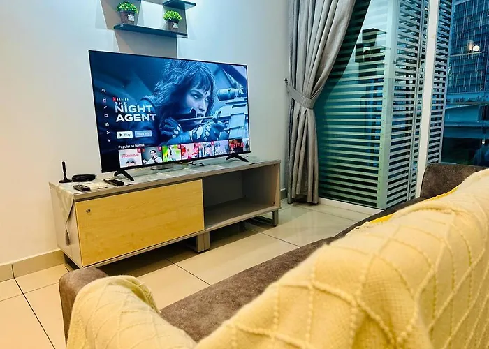 Ksl City Mall 6Pax With 55” Tv & Netflix@2Carpark