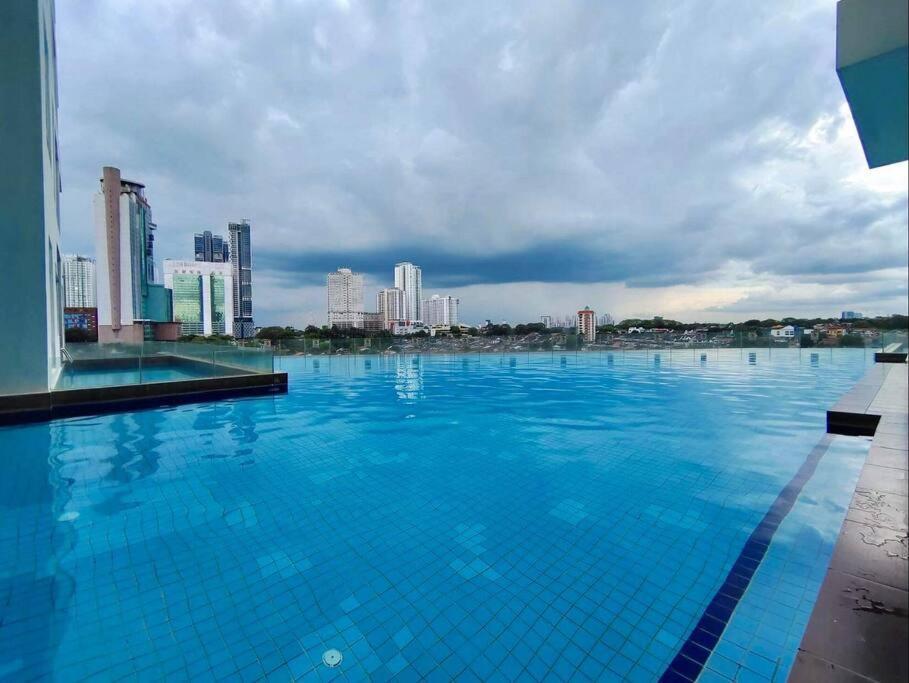 Apartment Ksl Mall 6pax With 55” Tv & Netflix@2carpark *