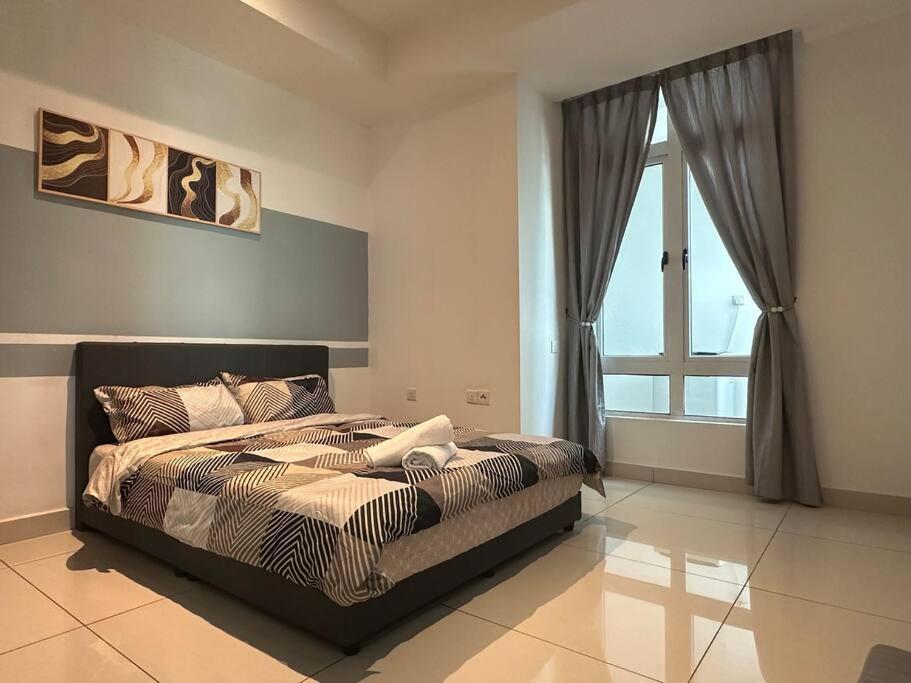 Ksl Mall 6pax With 55” Tv & Netflix@2carpark * Johor Bahru